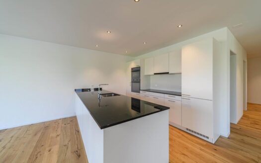 RAIN / LU – STILVOLL WOHNEN MIT BLICK INS GRÜNE